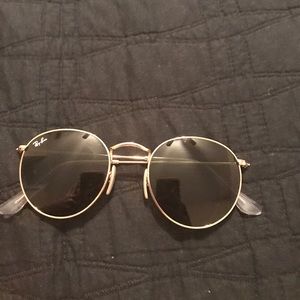 Circle Ray-Bans in black and gold