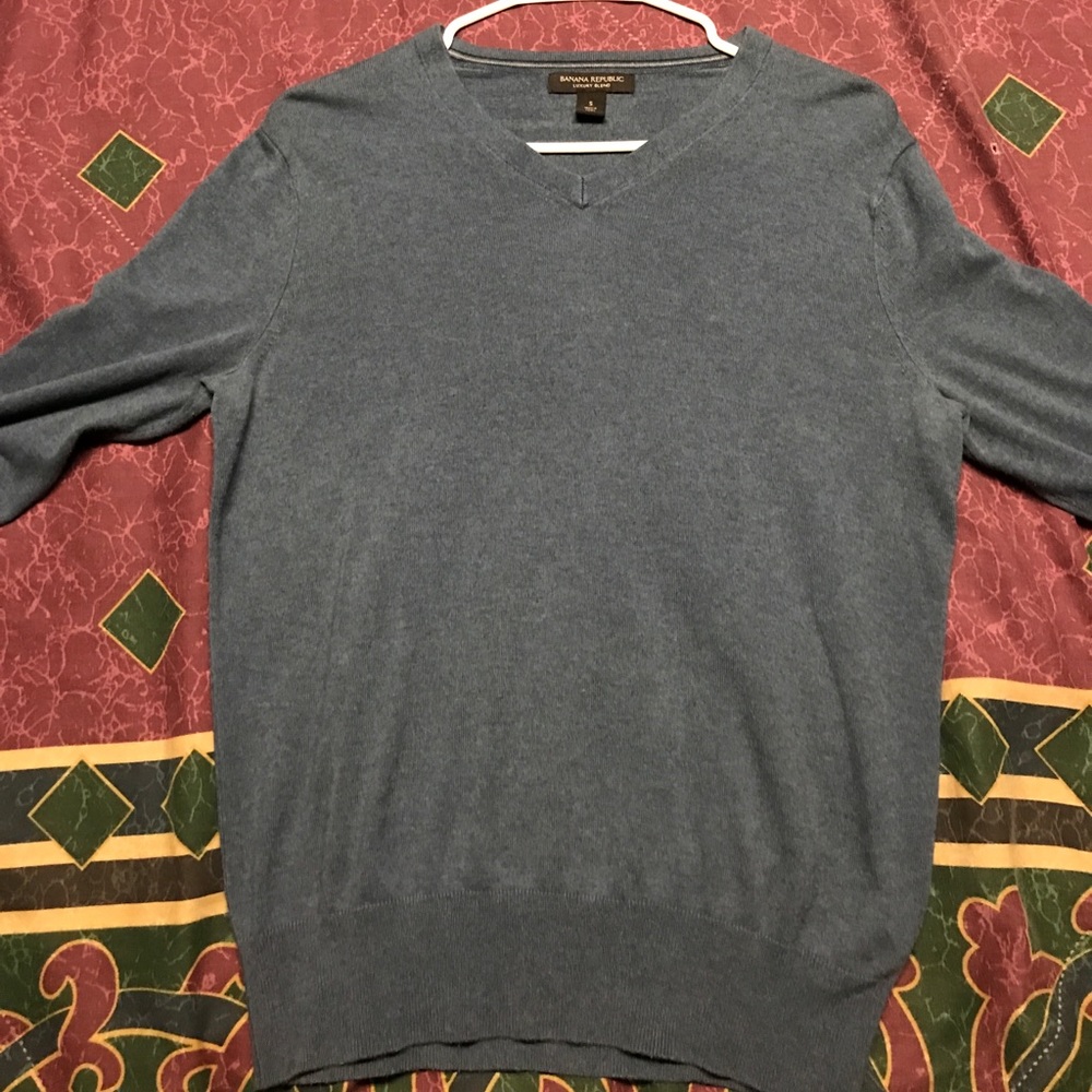 Banana Replublic long sleeve V Neck