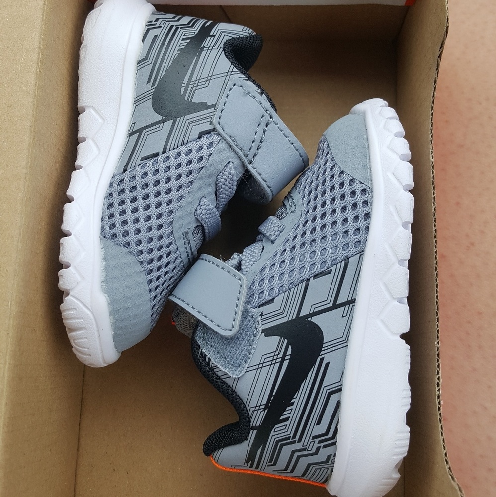 Infant Nike flex size 2