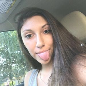 Meet your Posher, Stefany