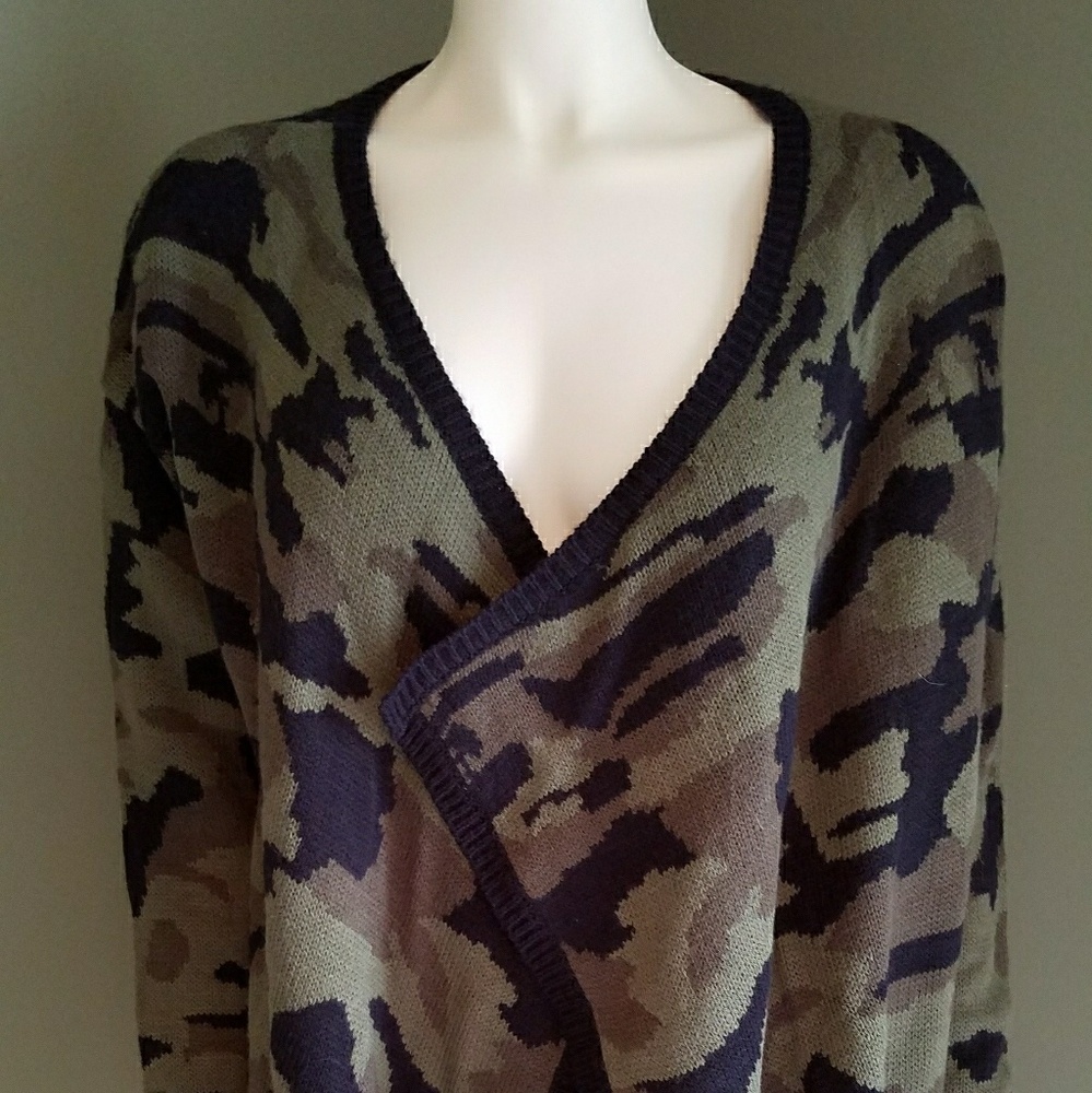 Nicki Minaj Fly away Camoflouge Sweater