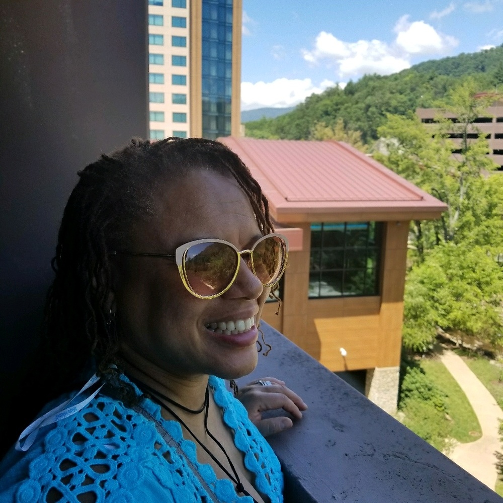 Meet your Posher, Debbie