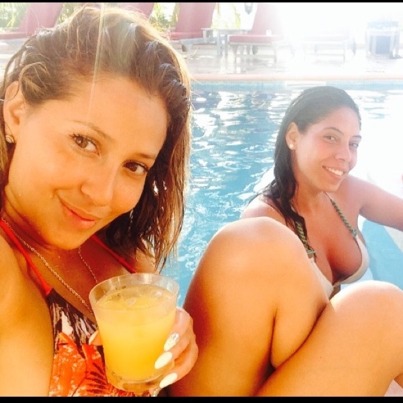 Meet your Posher, Michele your fashion consultant - Picture 6 of 7