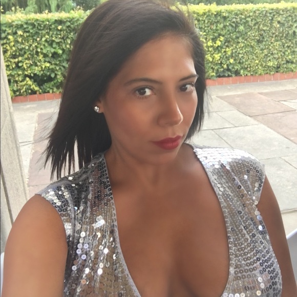 Meet your Posher, Michele your fashion consultant - Picture 4 of 7