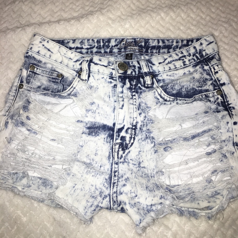 Trendy high waist ripped jean shorts