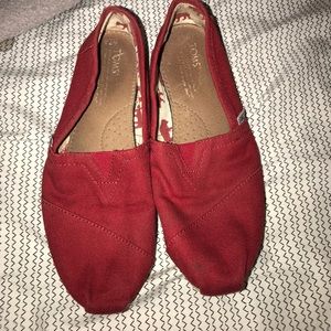 RED TOMS