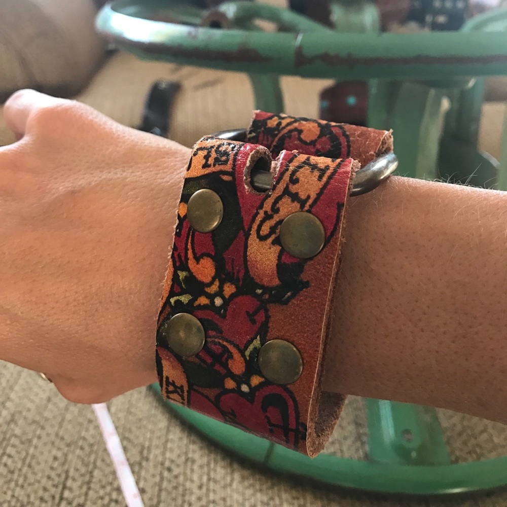 Up cycled belts into bracelets - Picture 2 of 5