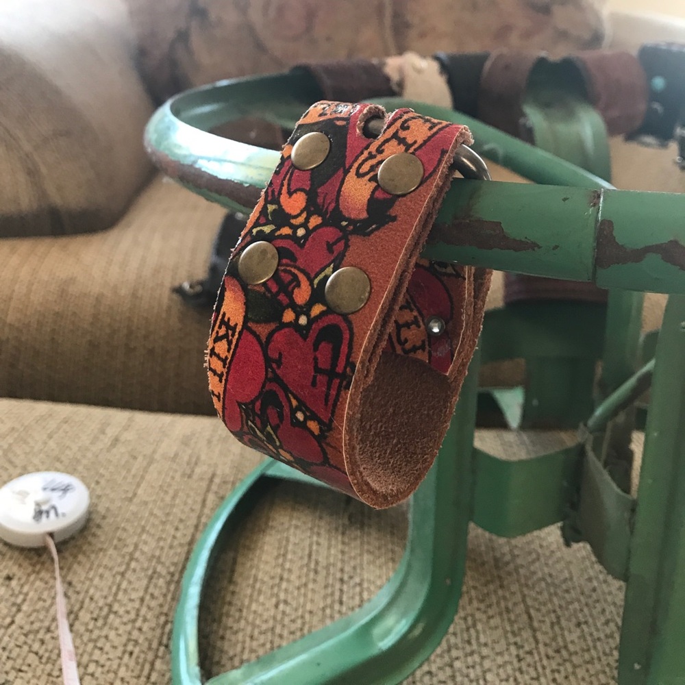 Up cycled belts into bracelets - Picture 4 of 5