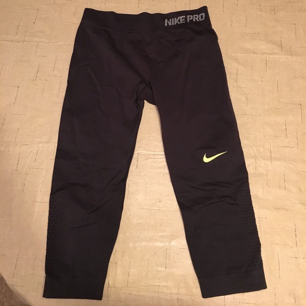 Nike Pro Capri Pants