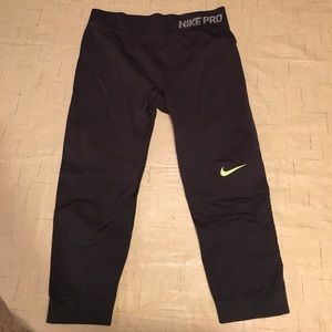 Nike Pro Capri Pants