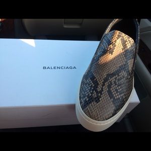 BALENCIAGA