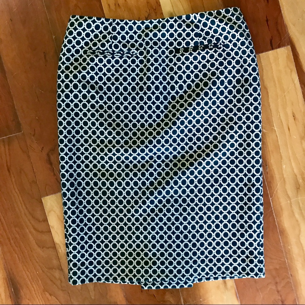 Fashionista B&W Patterned Knee-length Skirt