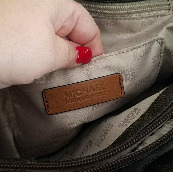 Michel Kors purse - Picture 2 of 4