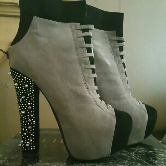 Spiked boot - Picture 1 of 4