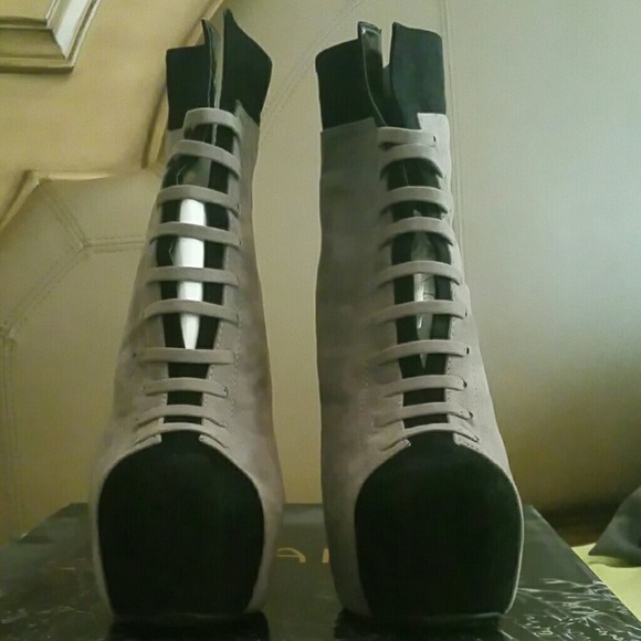 Spiked boot - Picture 4 of 4