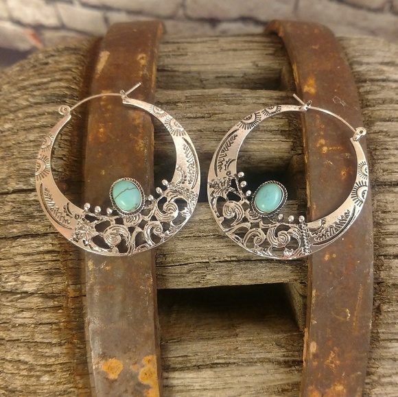 Jewelry - 🆕 Vintage Look Turquoise Hoop Earrings