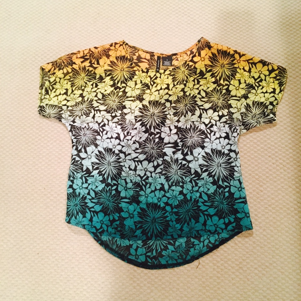 MULTICOLOR FLOWY TOP