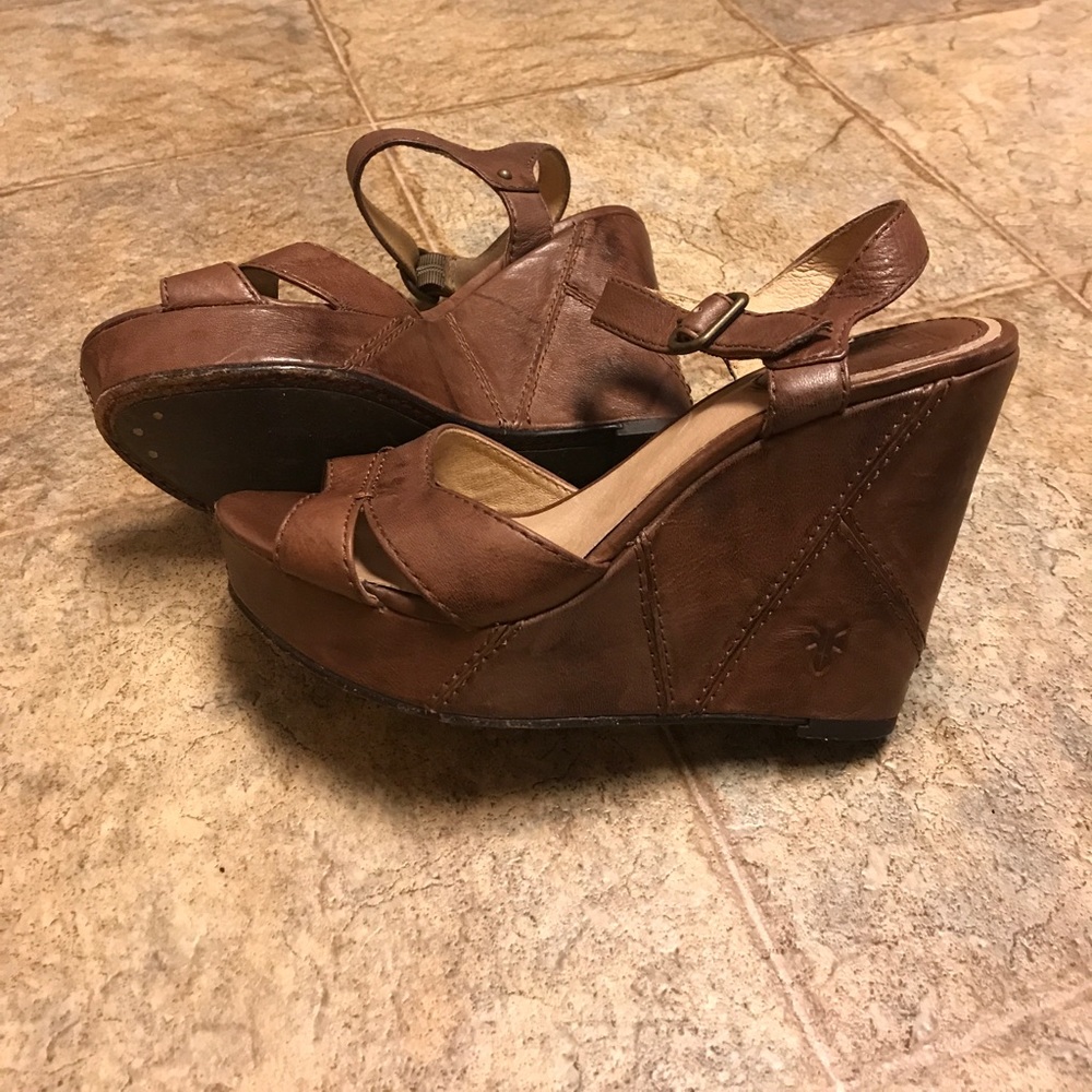 Frye wedges