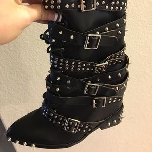 Rocker wedge boots