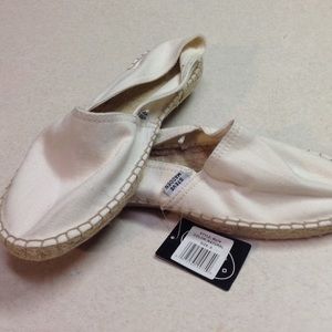 Steve Madden canvas slip ons