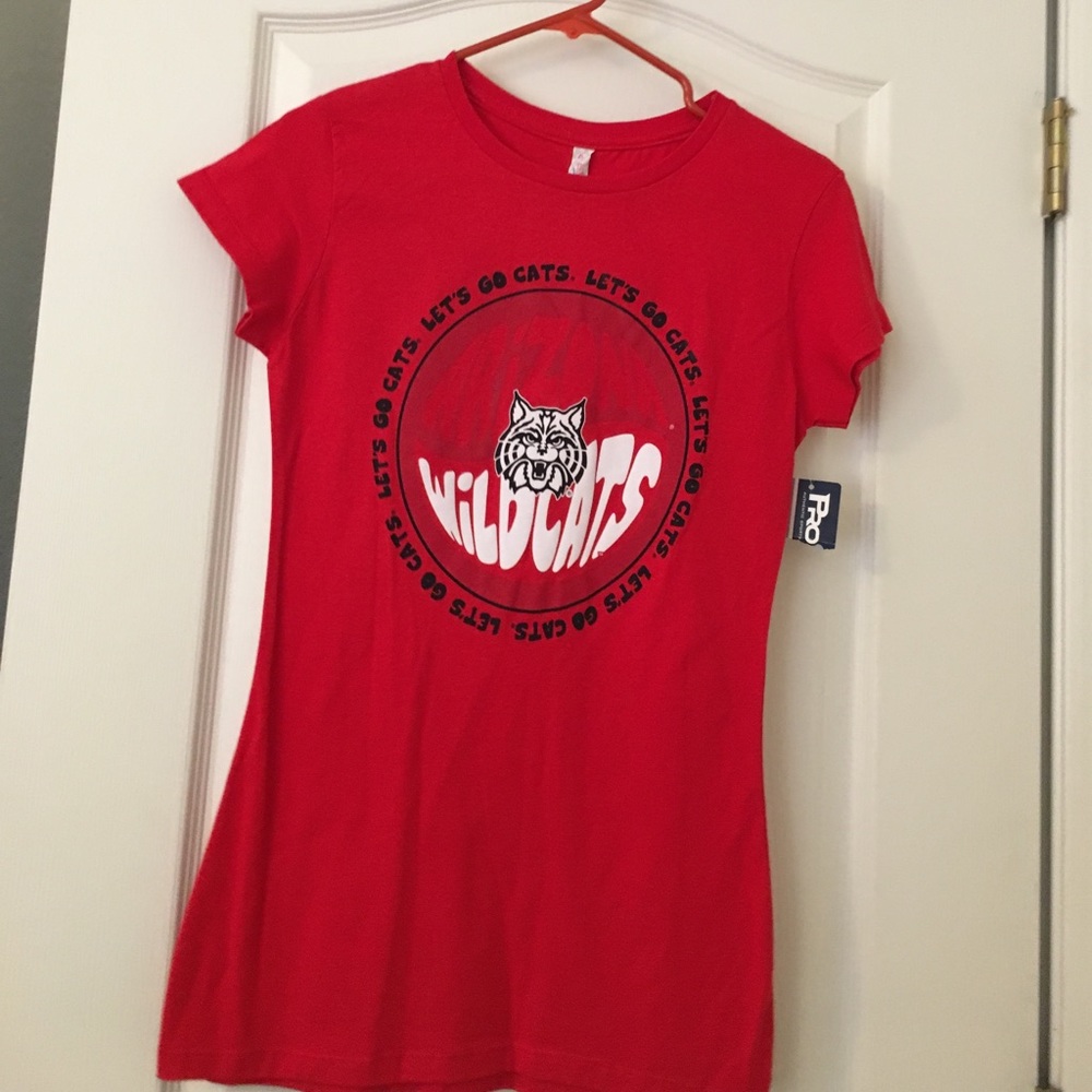Young women's sports apparel t shirt