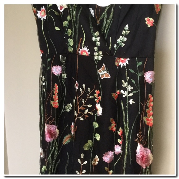 Fitted sleeveless, embroidered midi dress - Picture 5 of 6