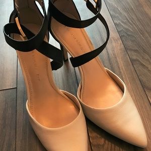 Banana Republic Black/White Strap Pumps