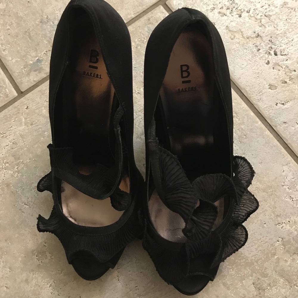 Black Bakers Ricki Ruffle Pump
