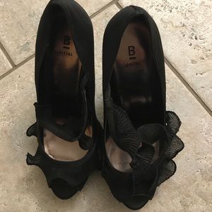 Black Bakers Ricki Ruffle Pump