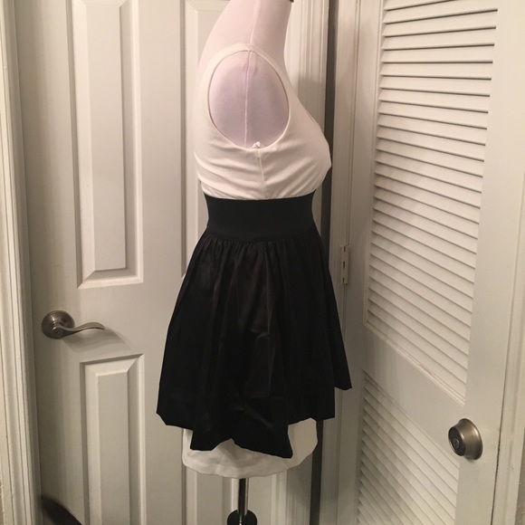 NWT Black and white layer dress - Picture 4 of 8