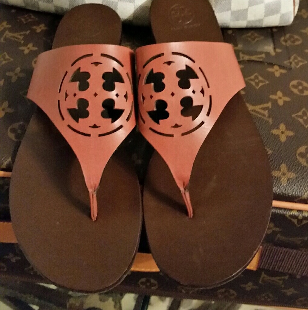 💥Tory Burch Sandals SOLD 😄😄