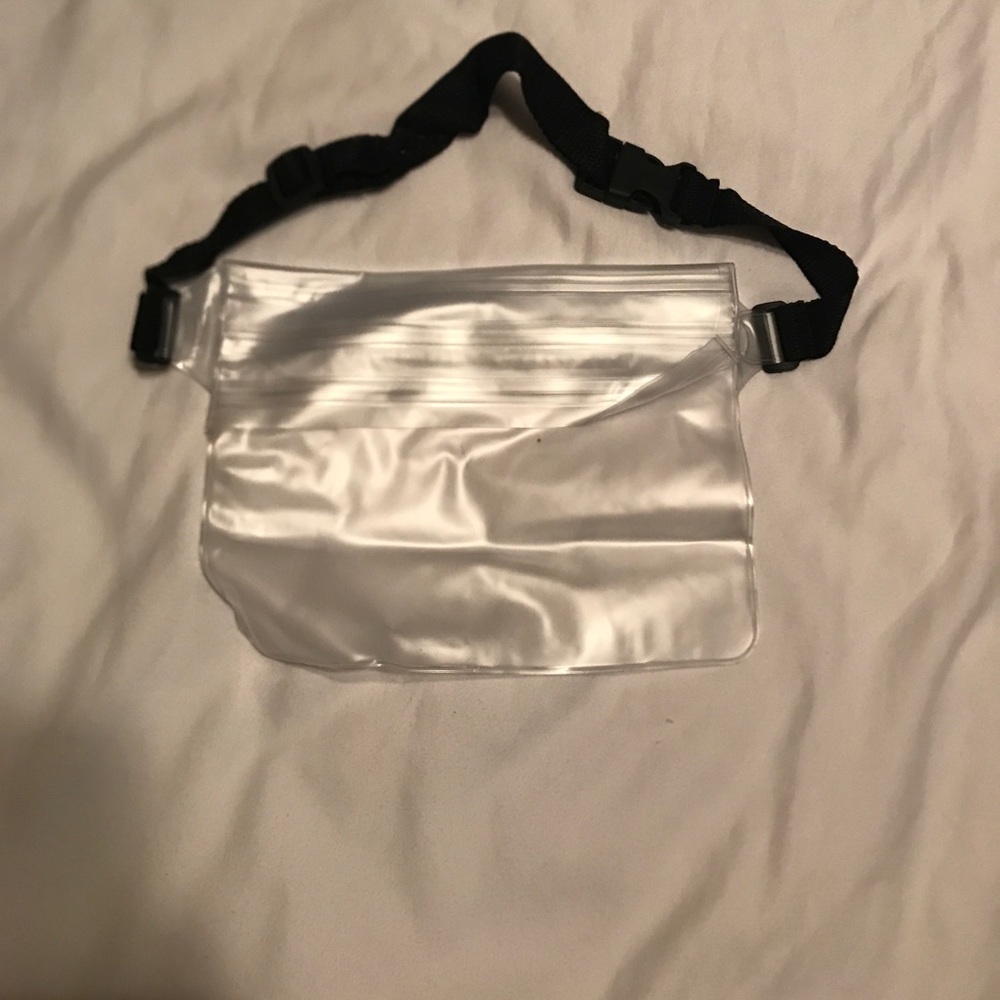Waterproof fanny pack
