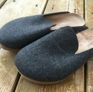 Old Navy clogs