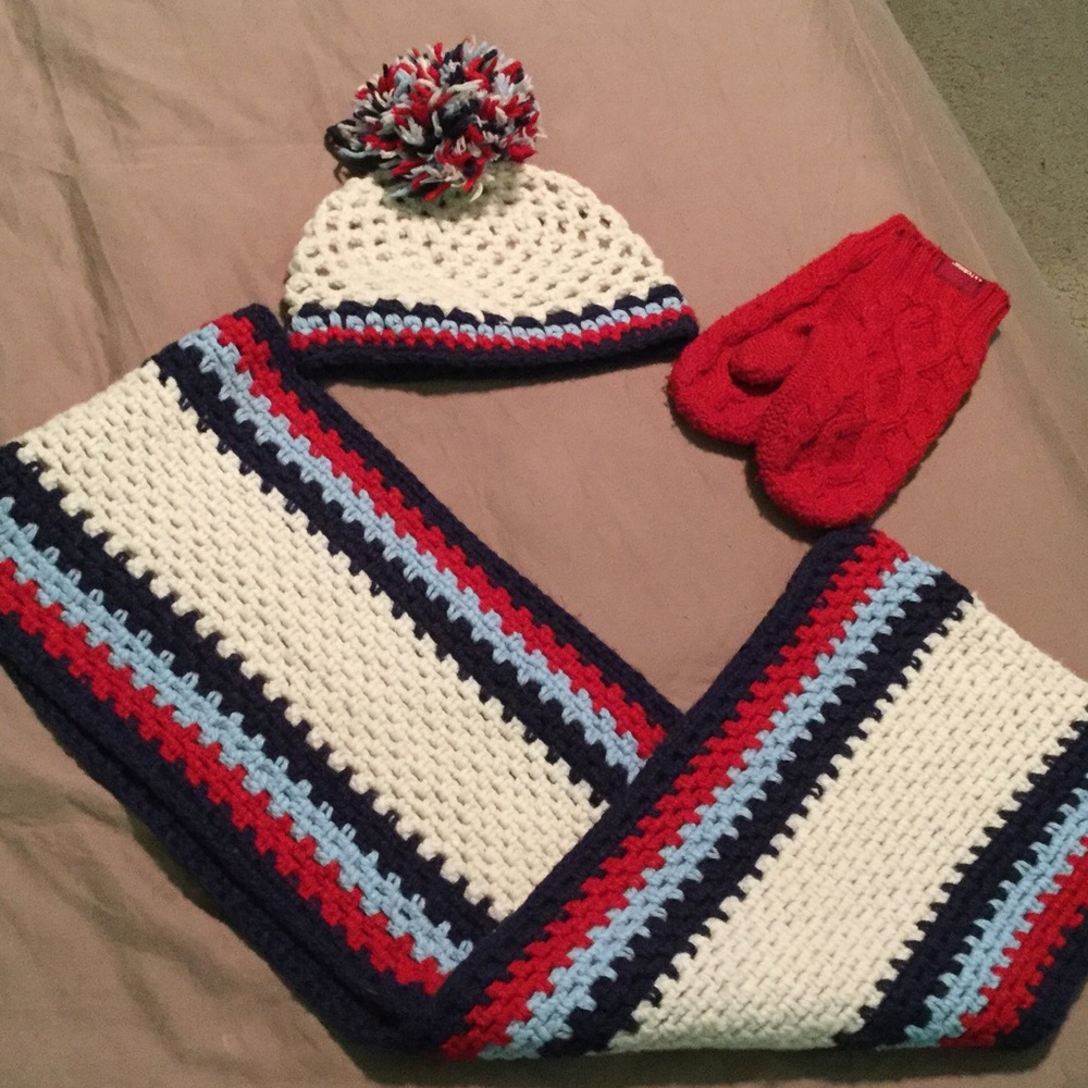 Hollister Red White & Blue Scarf Mittens & Hat Set