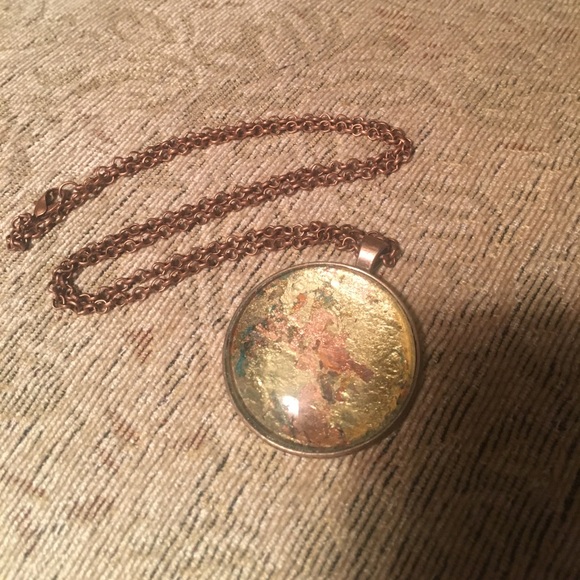 Metallic leaf pendant - Picture 3 of 3