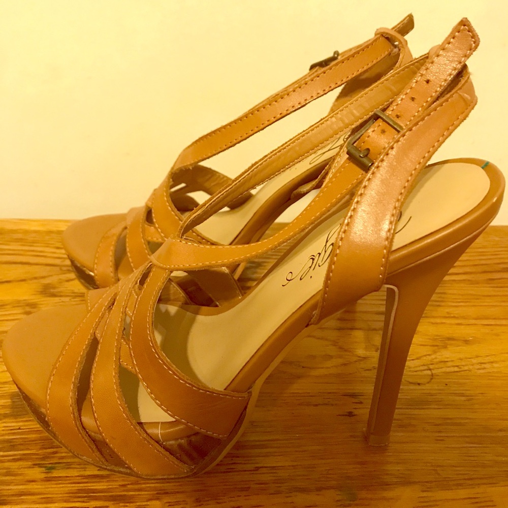 Sz. 6 Heeled Sandals (Fergie)