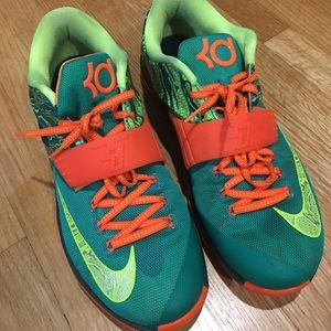 Kevin Durant weather man shoes