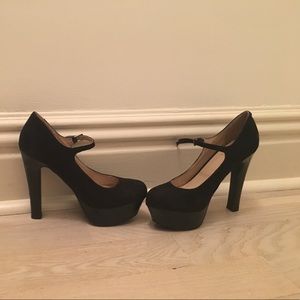 Black high heels - size 7 1/2 - stilettos