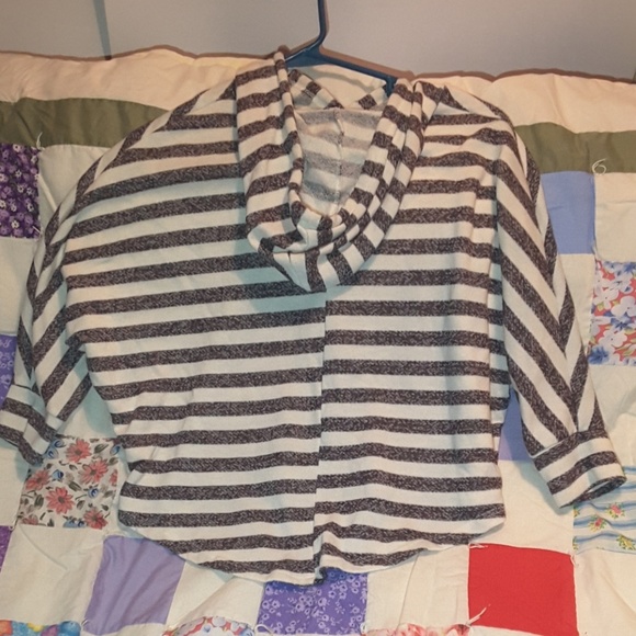 Paper crane size small hooded lightweight sweater - Picture 2 of 4