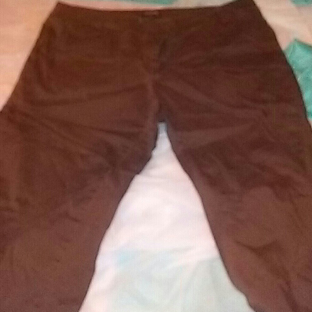 Brown capri trousers