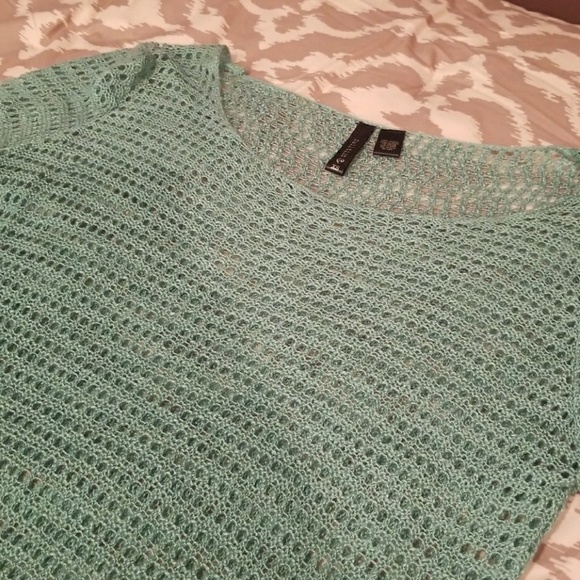 Cute beachy top! - Picture 2 of 5