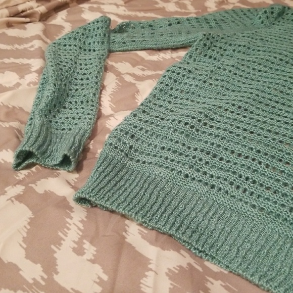 Cute beachy top! - Picture 5 of 5