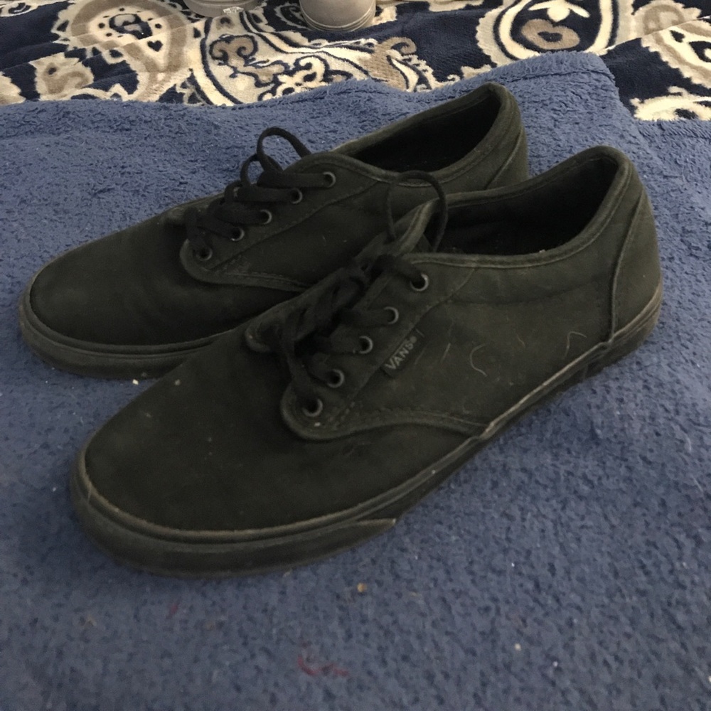 All black women’s vans