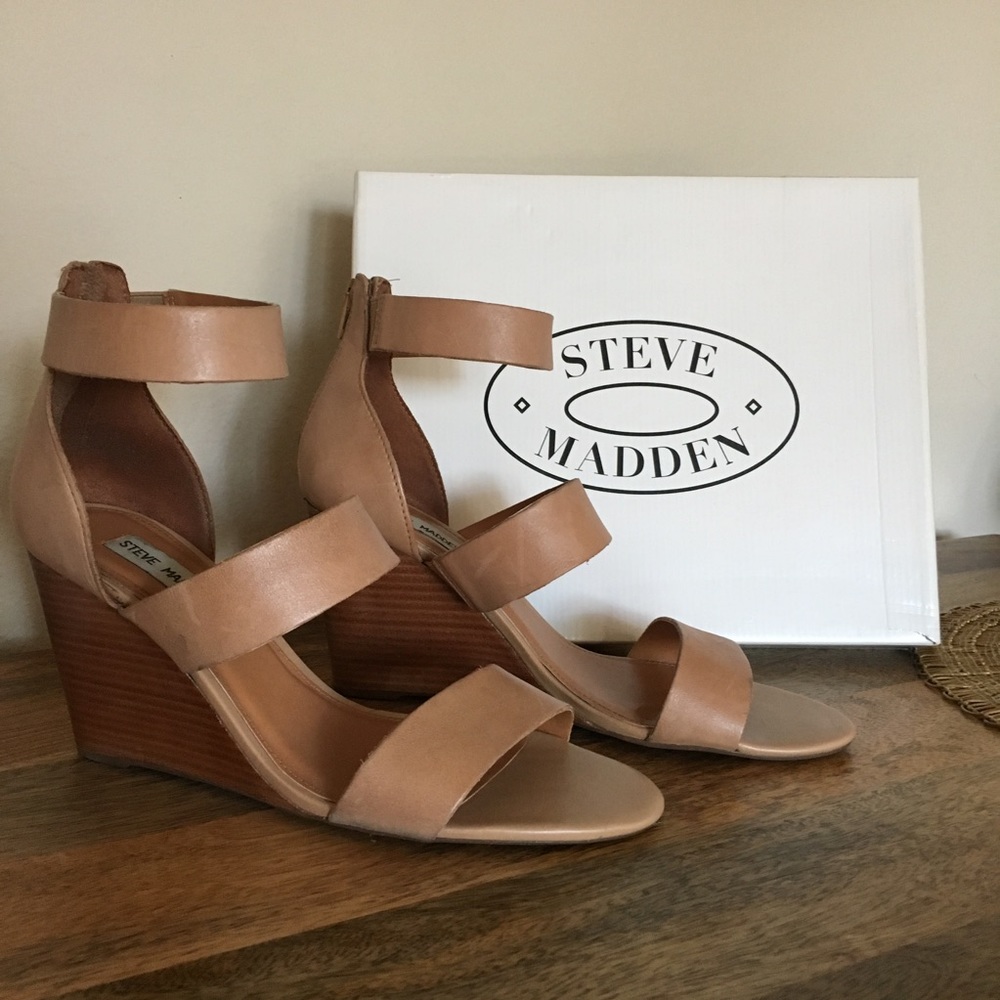 Steve Madden Nude Wedges