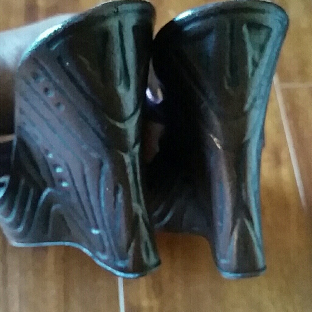 Shoes - Picture 3 of 6