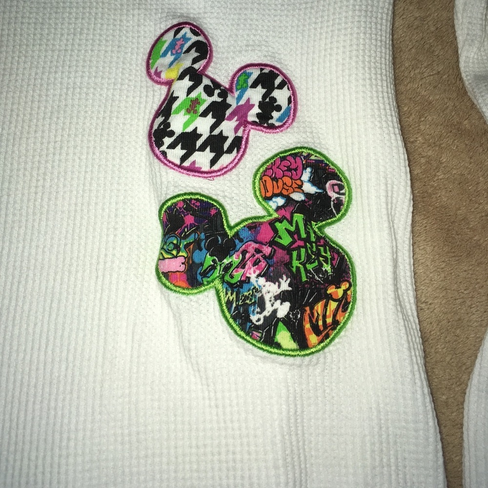 🌈3/$25 Disney World Thermal Mickey Size Medium - Picture 2 of 5