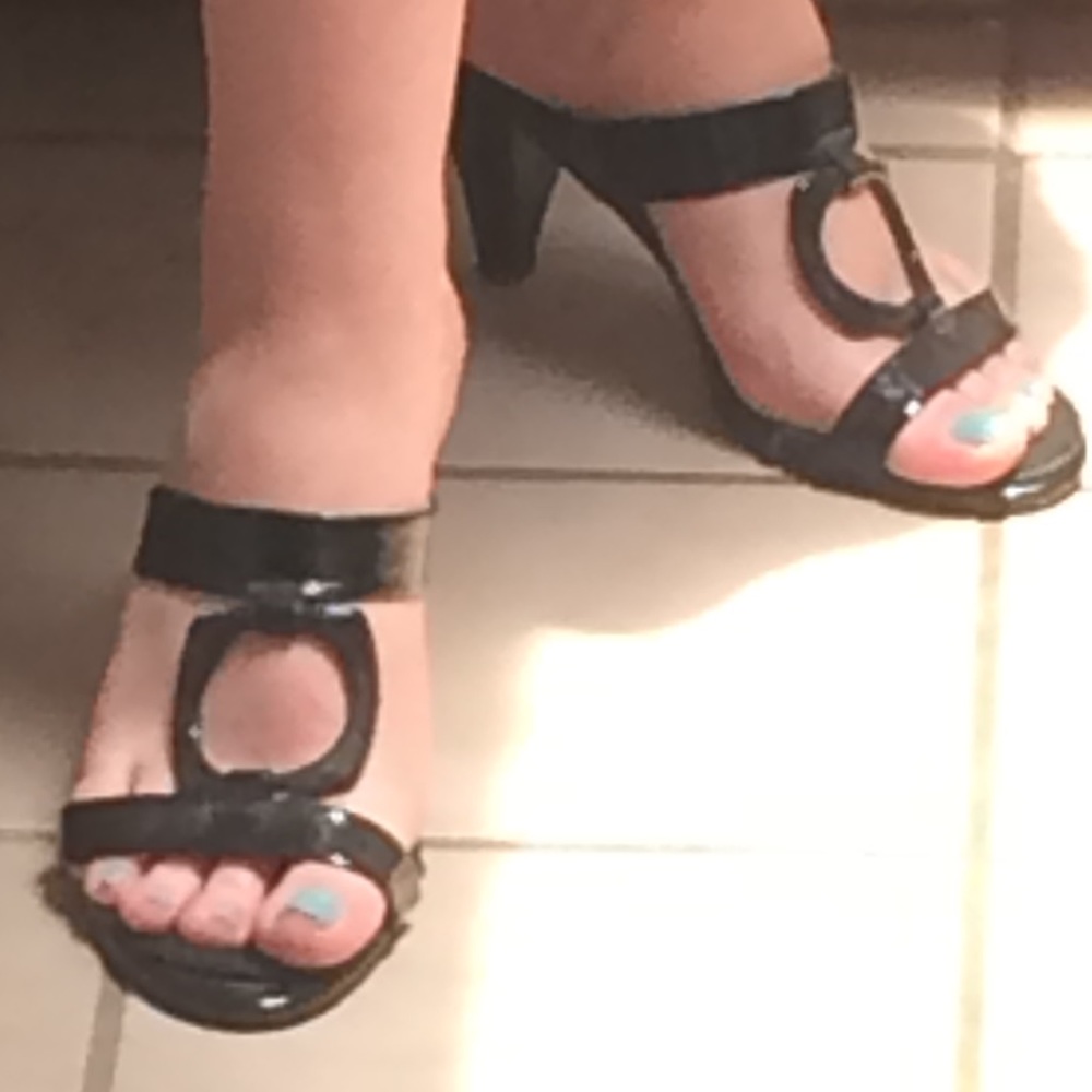 Patent geometric sandals