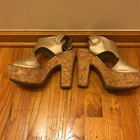 Gold Metallic platform cork sandal - Picture 3 of 6