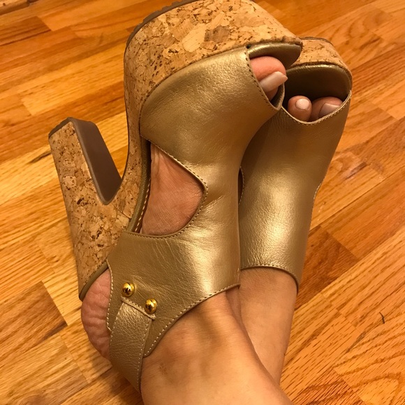 Gold Metallic platform cork sandal - Picture 2 of 6