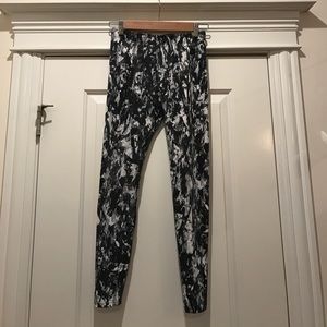 Nike Leg-A-See Printed Legging in Gray
